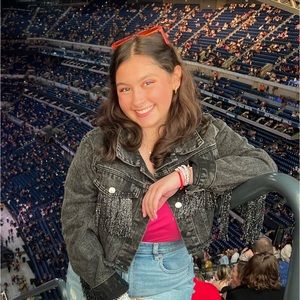 Meet your Posher, Hallie